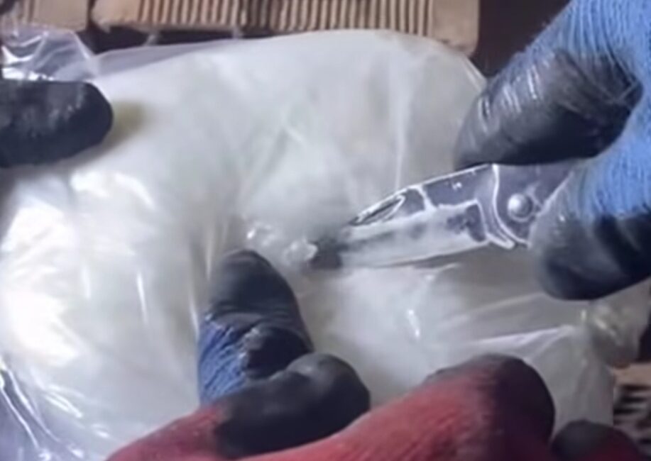 Yüksekova’da 24.500 Gram Metamfetamin Ele Geçirildi Hakkari İl Emniyet Müdürlüğü Narkotik Suçlarla Mücadele Şube Müdürlüğü ekipleri,