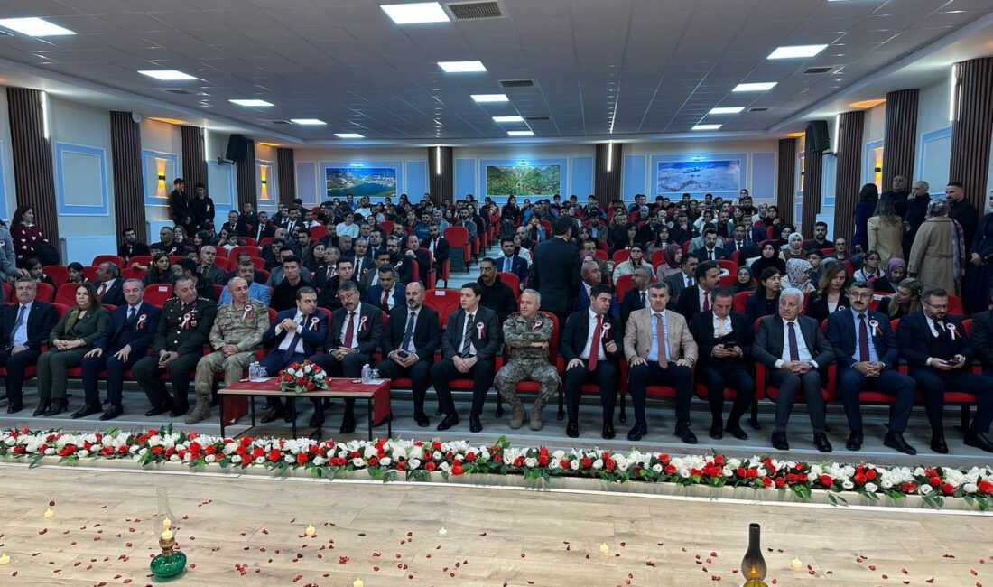 Hakkari’de Öğretmenler Günü Coşkusu: “Umudu Yetiştiren Yürekler” Bir Araya Geldi Hakkâri’de 24 Kasım Öğretmenler Günü, anlamlı içeriklerle hazırlanan kapsamlı bir