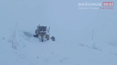 Hakkari’de etkili olan yoğun kar yağışı nedeniyle 9 köy ve
