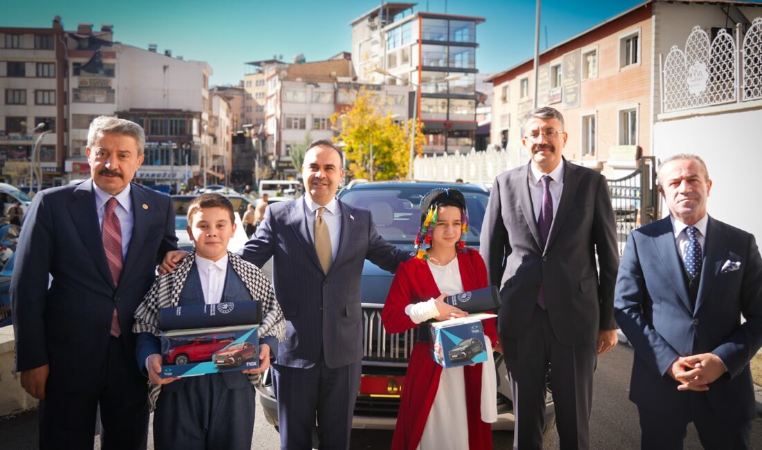 Sanayi ve Teknoloji Bakanı Mehmet Fatih Kacır, Hakkari Valiliği’ne ziyaret gerçekleştirdi Sanayi ve Teknoloji Bakanı Mehmet Fatih Kacır, çeşitli ziyaret ve