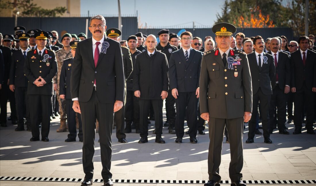 Vali Çelik, 10 Kasım Atatürk’ü Anma Günü Törenine Katıldı Cumhuriyet'in kurucusu Gazi Mustafa Kemal Atatürk'ün, ebediyete irtihalinin 87. yıl