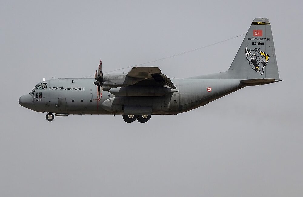 MSB’den açıklama geldi: “C-130 uçaklarının kullanımı tedbiren durduruldu” Millî Savunma Bakanlığı, envanterdeki tüm C-130 uçaklarının uçuşlarının tedbiren durdurulduğunu