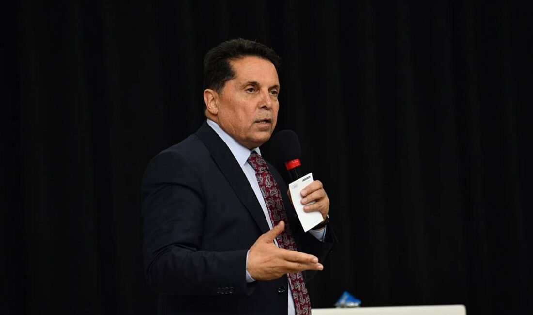 DEM Parti Mersin İl Örgütü’nü ziyaret eden Esenyurt Belediye Başkanı
