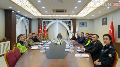 Hakkari Valisi Ali Çelik başkanlığında, İl Jandarma Komutanı Tuğgeneral Cafer