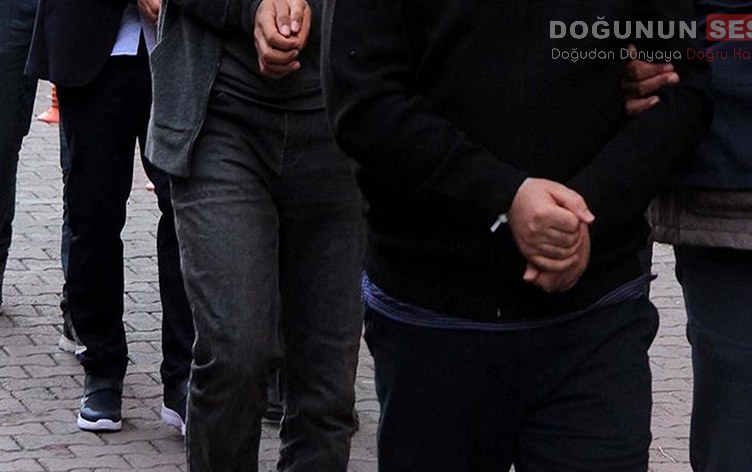 Şırnak’ta Ev Baskınları 3 Genç Gözaltına Alındı Şırnak il merkezinde bu sabah “örgüt propagandası" iddiası ile ev