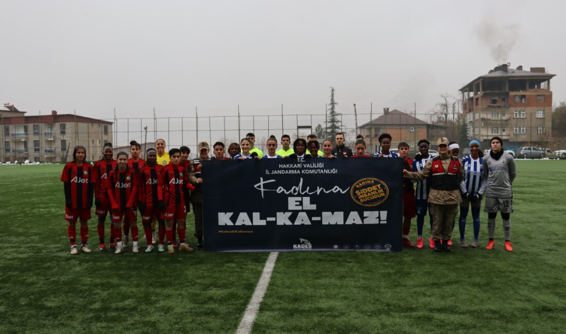 Jandarma, Futbol Karşılaşmasını Farkındalık Sahasına Dönüştürdü Hakkari’de oynanan Hakkari Gücü Kadın Futbol Takımı ile Yüksekova Spor