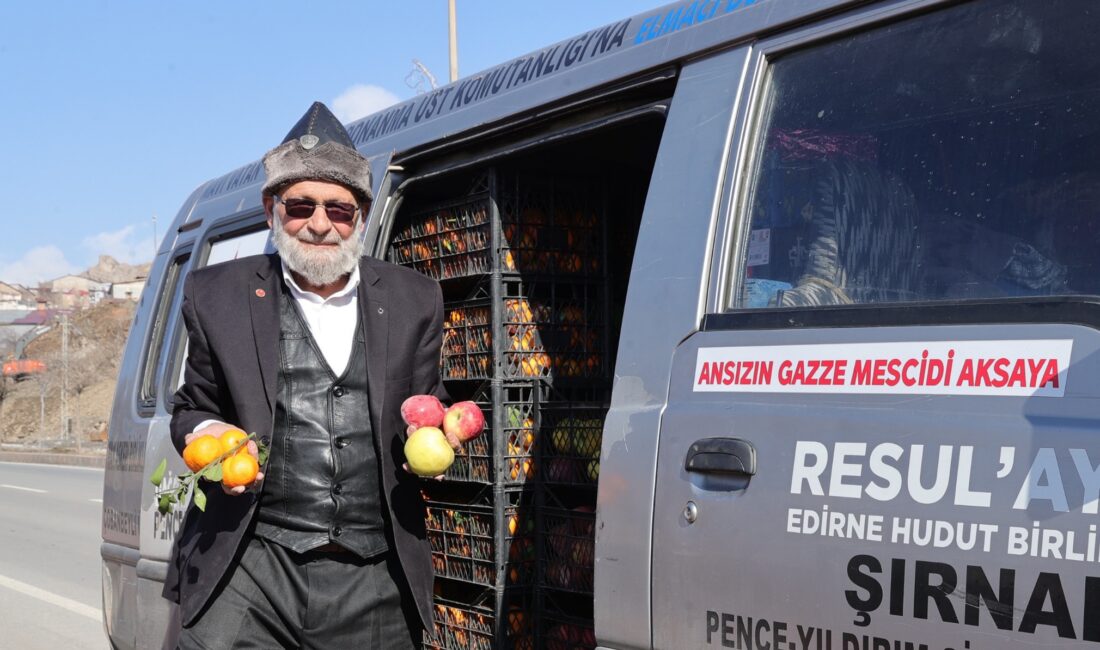 ‘Elmacı Dede’ Hakkari’deki Askerlere Elma ve Mandalina Getirdi Denizli’de yaşayan 75 yaşındaki Muhammet Yılmaz, yürekleri ısıtan bir dayanışma
