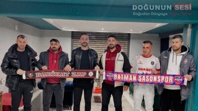 Barikatzap’tan anlamlı ziyaret BarikatZap taraftar grubu, Hakkari’de konaklayan Batman Sasonspor kafilesini kaldıkları otelde