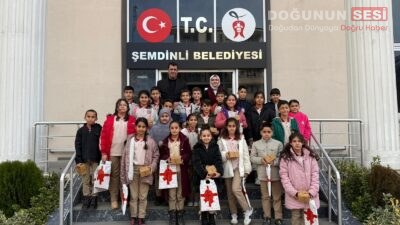 Cumhuriyet İlköğretim Okulu öğretmeni Merve Nur İnan ve 4. sınıf
