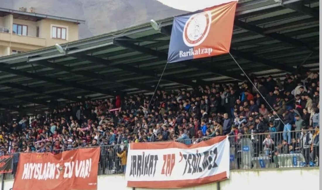 Yönetim Taraftarlara Maça Gelmeyin Dedi. Hakkari Zapspor’un taraftar gruplarından Barikat Zap, yaşanan son gelişmelerin ardından