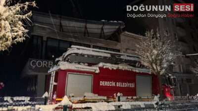 Derecik’te etkisini sürdüren yoğun kar yağışı, çatı çökmesi riskini artırmaya