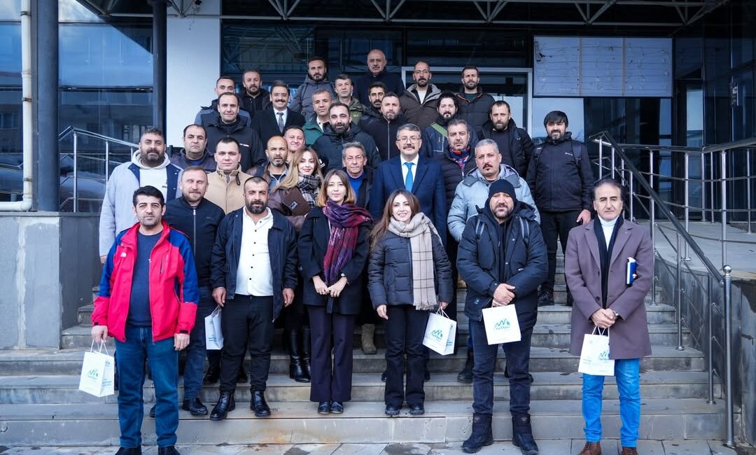 Hakkari’de 10 Ocak Çalışan Gazeteciler Günü Anlamlı Bir Programla Kutlandı Hakkâri’de 10 Ocak Çalışan Gazeteciler Günü dolayısıyla, Hakkâri Valisi Ali