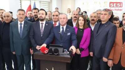 İl Başkanı Zeydin Kaya: Hakkari’de Sahadayız, Güçlenerek Büyüyoruz AK Parti Hakkari İl Başkanlığı binasında düzenlenen basın toplantısında açıklamayı