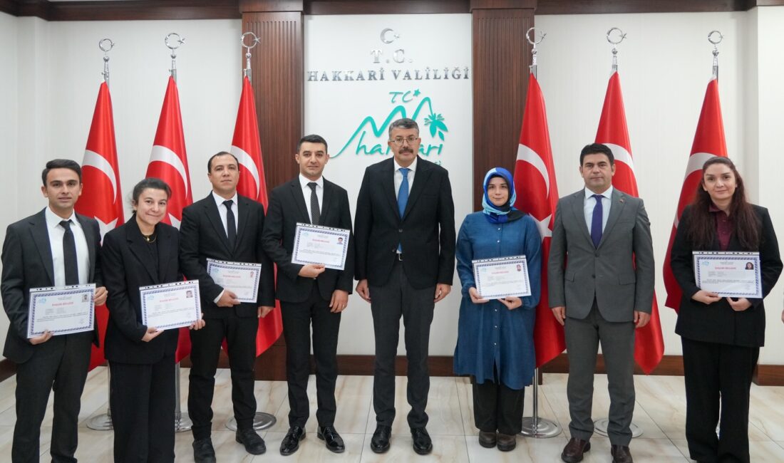 HEGEP Meyvelerini Veriyor: Hakkari’de Eğitime Değer Katan Öğretmenlere Takdirname Hakkâri’de eğitimin niteliğini artırmak, başarıyı kalıcı hale getirmek ve okullarda