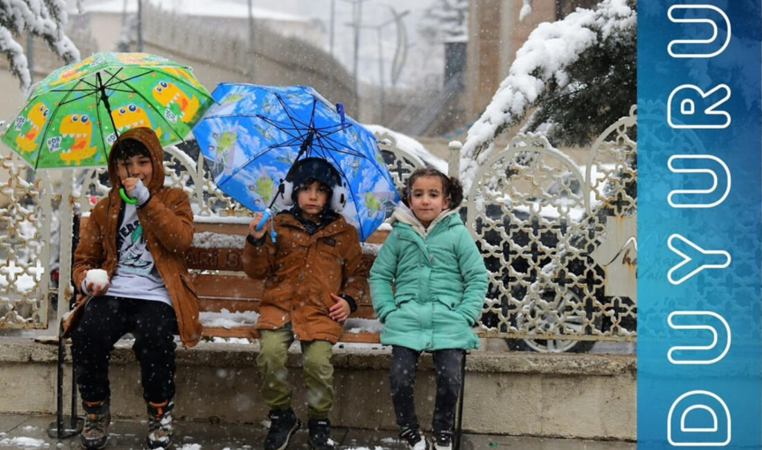 Hakkari genelinde etkisini artıran yoğun kar yağışı ve buzlanma riski