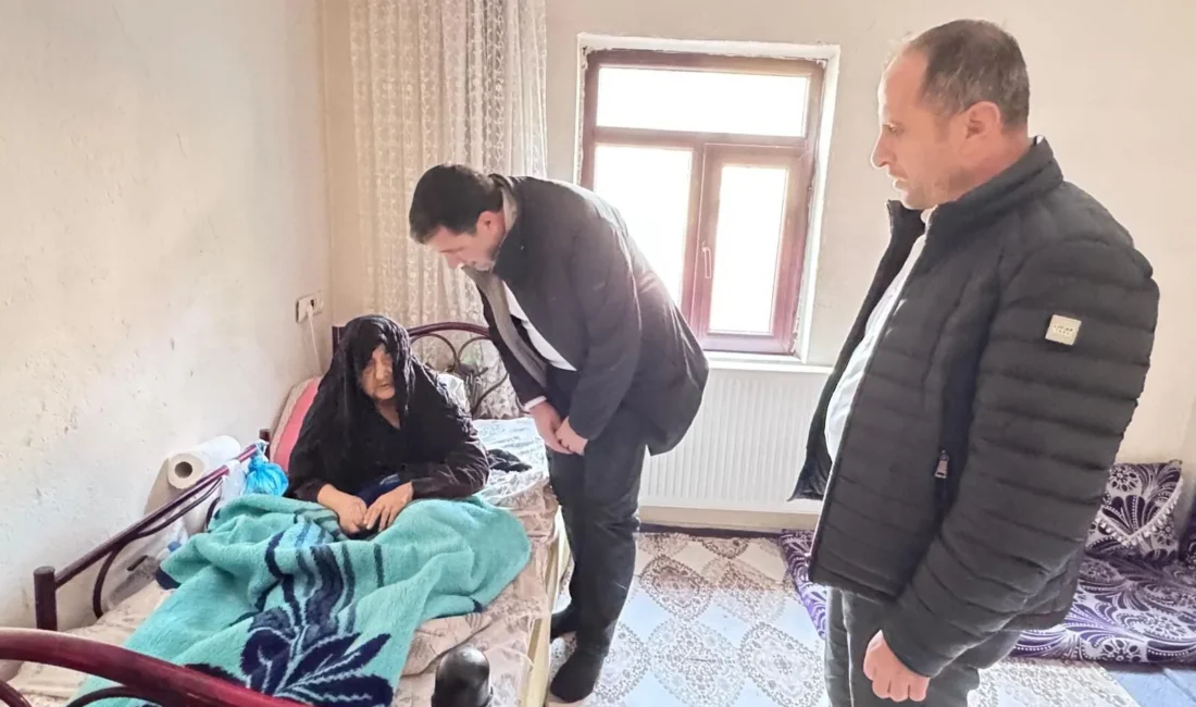 Şemdinli Belediye Başkanı Fahri Şakar, ilçede tedavi gören hastaları evlerinde