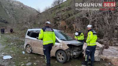 Hakkari’nin Şemdinli ilçesi ile Derecik arasında ulaşımı sağlayan karayolunda meydana