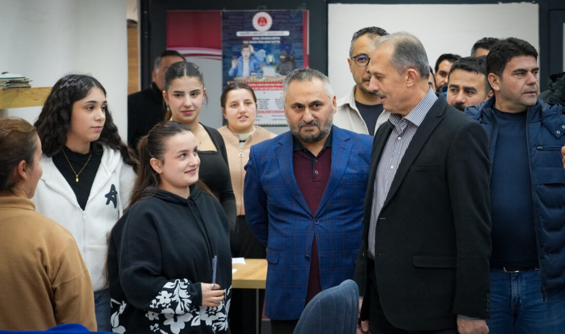 Hakkari Valisi İbrahim Taşyapan, Hakkari Diyanet Gençlik Etüt Merkezi’ni ziyaret