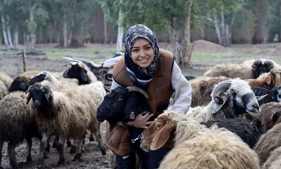 Hatay’ın Kırıkhan ilçesinde hayvancılıkla uğraşan 28 yaşındaki iki çocuk annesi
