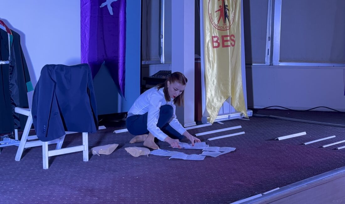 KESK Hakkari Kadın Meclisi tarafından Dünya Kadınlar Günü münasebetiyle düzenlenen