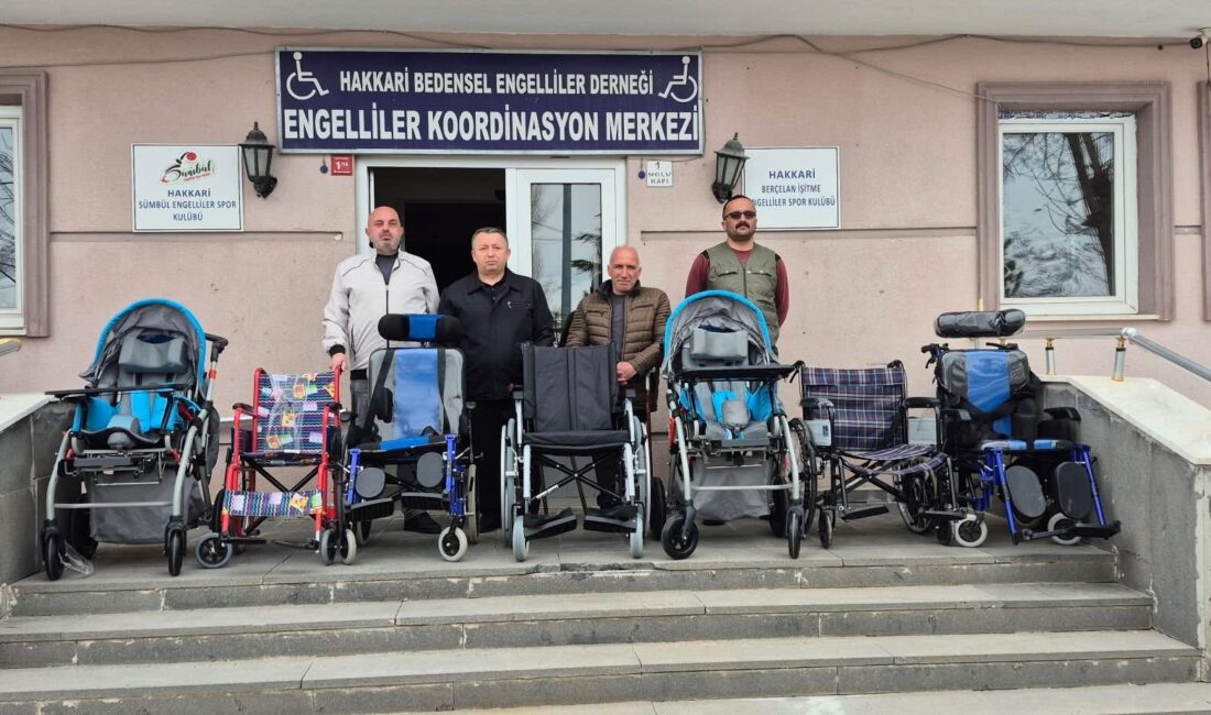 Hakkari’de Engellilere Umut Olan Destek: 7 Vatandaşa Tekerlekli Sandalye Teslim Edildi Hakkari’de engelli bireylerin yaşamını kolaylaştırmaya yönelik önemli bir destek daha