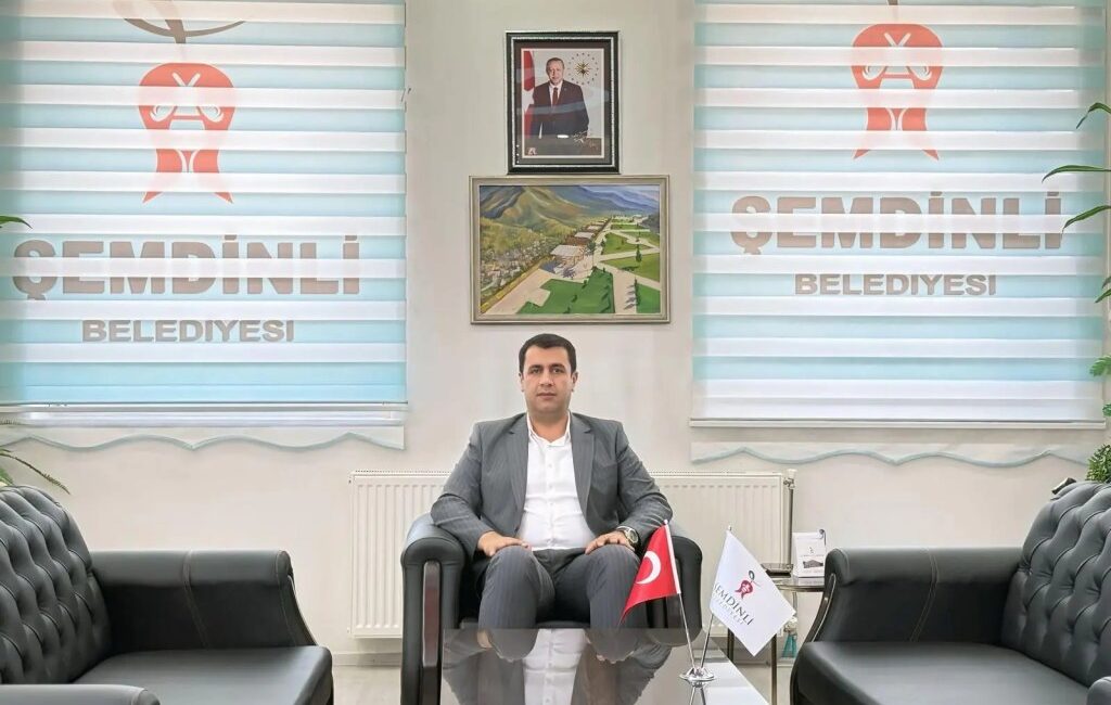 Şemdinli Belediye Başkanı Fahri Şakar, 8 Mart Dünya Kadınlar Günü