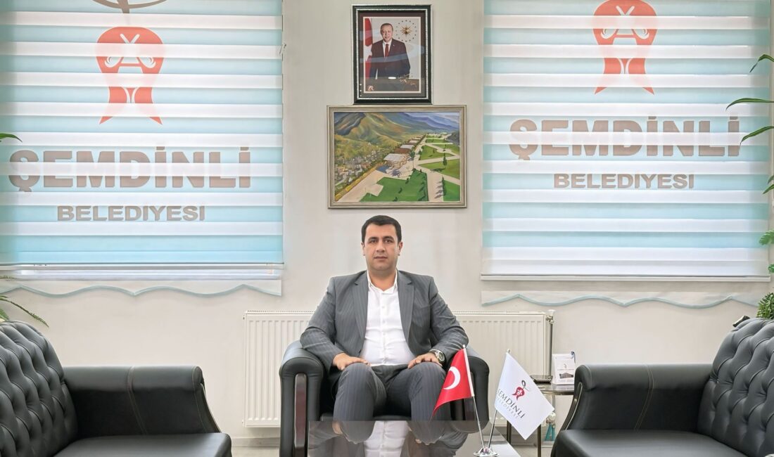 Başkan Fahri Şakar’dan Şanlıurfa ve Kahramanmaraş İçin Anlamlı Mesaj Şemdinli Belediye Başkanı Fahri Şakar, Şanlıurfa ve Kahramanmaraş’ta okullarda meydana