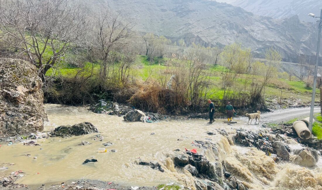 Yarım Bırakılan Kanal Felakete Davetiye Çıkarıyor! Biçer Mahallesi Alarm Veriyor Hakkari merkez Biçer Mahallesi 715. Sokak’ta yarım bırakılan su kanalı