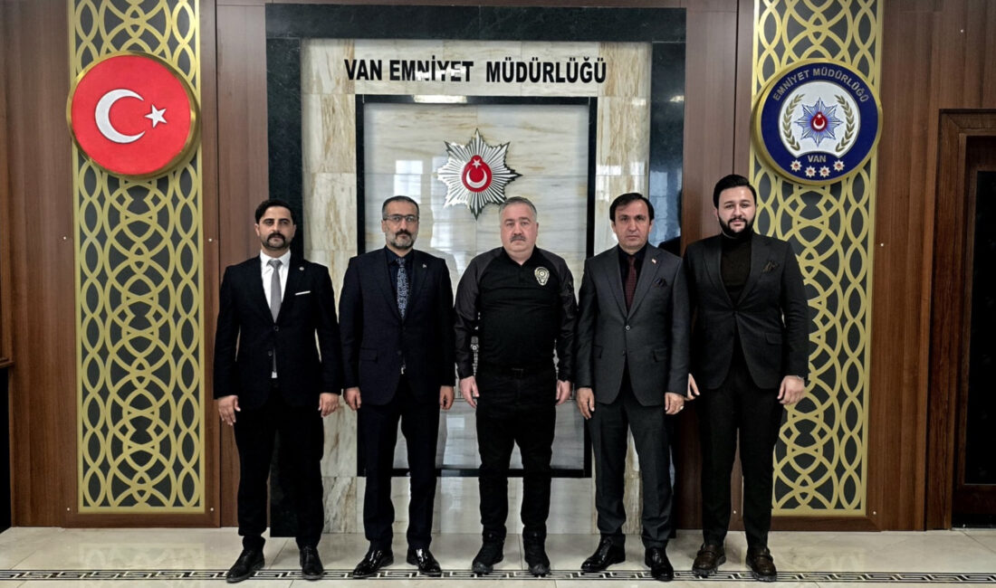 Van Emniyet Müdürlüğün’de Dikkat Çeken Ziyaret: Hakkari Mhp İl Başkanlığı Heyeti Mutlu’nun Makamında Van Emniyet Müdürlüğün’de dikkat çeken bir ziyaret gerçekleşti. Hakkari MHP