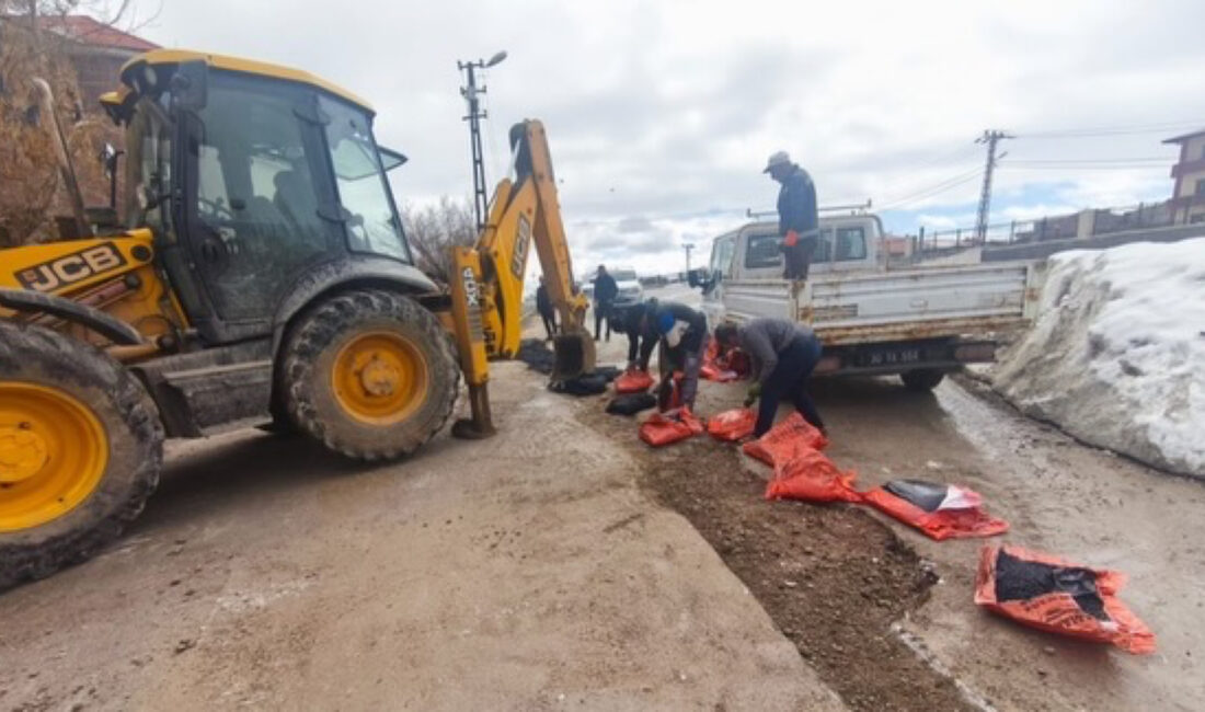 Yüksekova’da Doğalgaz Çalışmaları Sonrası Bozulan Yollar Onarılıyor Yüksekova’da doğalgaz altyapı çalışmaları sırasında zarar gören yollar için onarım