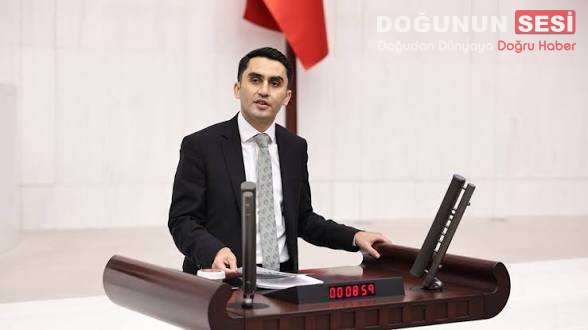 Dem Parti Hakkari Milletvekili Vezir Parlak, Şemdinli’de bir toplantıdan sızan