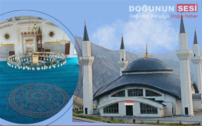 Hakkari Üniversitesi Zeynel Bey yerleşkesinde yapımı tamamlanan cami Cuma günü
