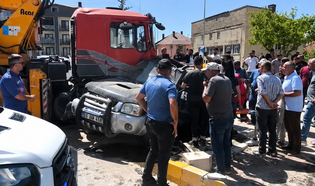 Hakkari’nin Yüksekova ilçesinde meydana gelen trafik kazasında 1 kişi yaralandı.