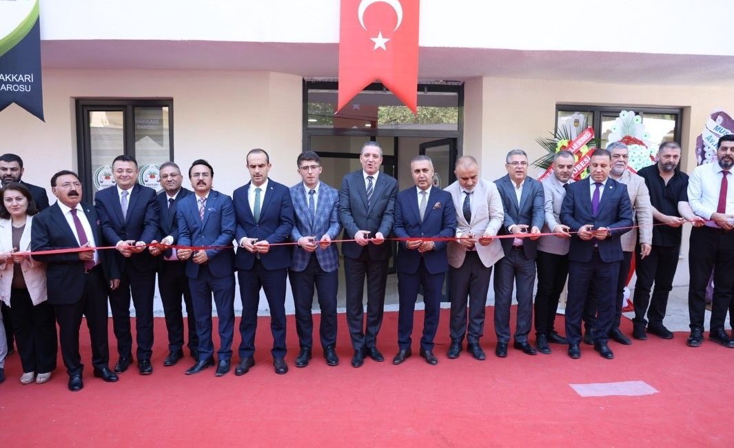 Hakkari Barosu, yeni hizmet binasını düzenlenen törenle hizmete açtı. Yoğun
