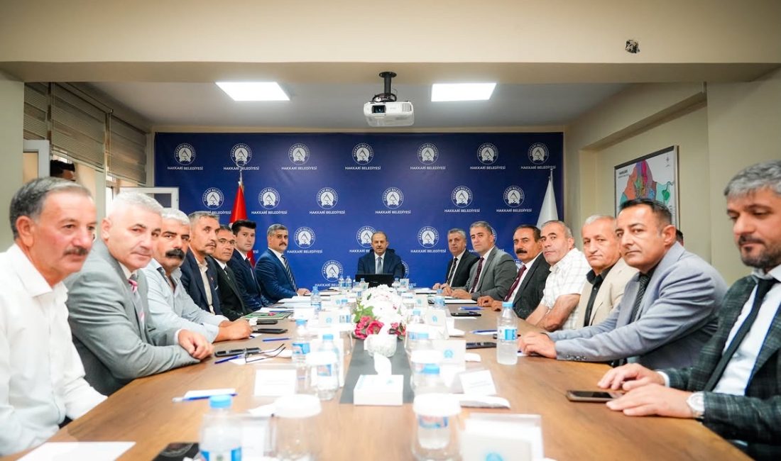 Hakkâri’de merkez mahallelerinin öncelikli ihtiyaçları, geniş katılımlı istişare toplantısında ele