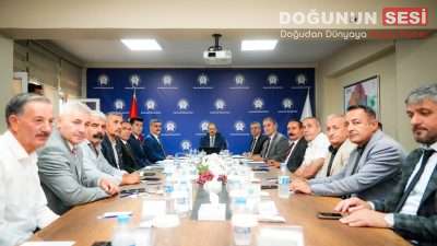 Hakkâri’de merkez mahallelerinin öncelikli ihtiyaçları, geniş katılımlı istişare toplantısında ele