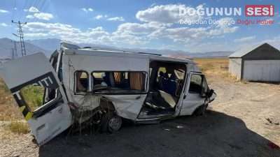 Hakkâri’nin Yüksekova ilçesinde meydana gelen trafik kazasında 1’i ağır olmak