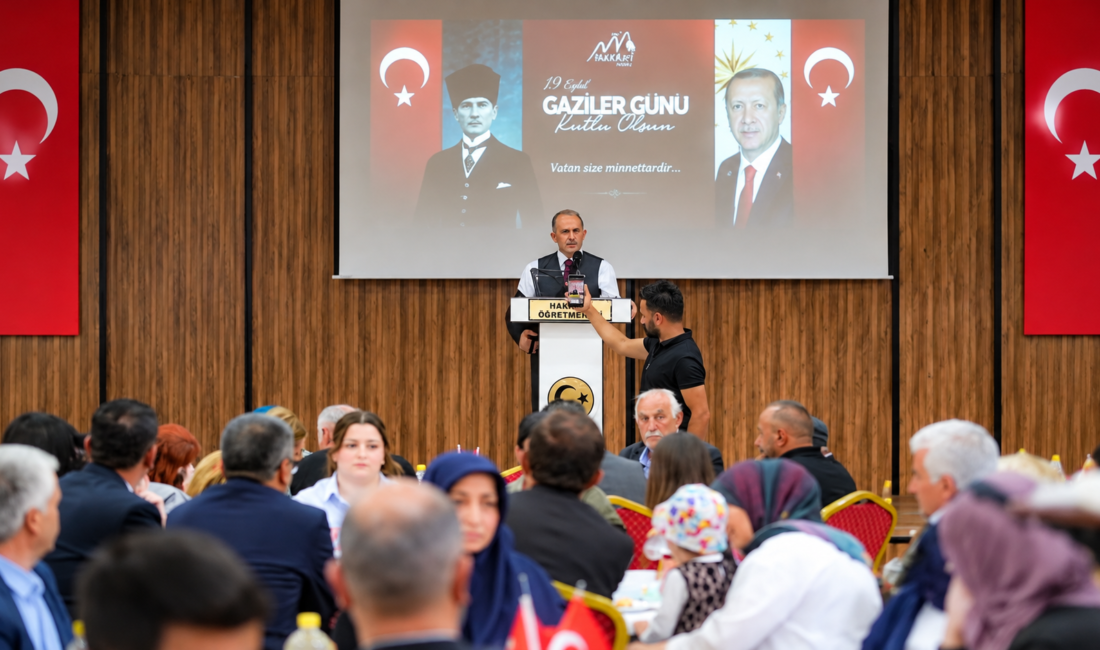 Hakkâri Valisi İbrahim Taşyapan, eşi Nesibe Taşyapan ile birlikte 19
