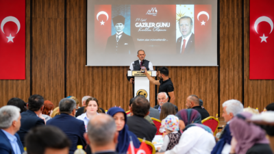 Hakkâri Valisi İbrahim Taşyapan, eşi Nesibe Taşyapan ile birlikte 19