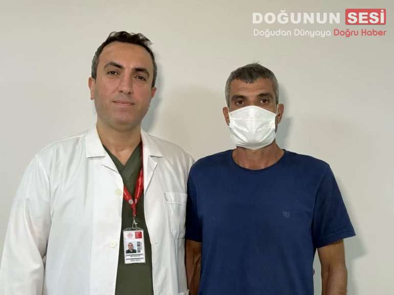 Akciğerinden Kemik Çıktı: 41 Yaşındaki Hastanın Şaşırtan Ameliyatı İstanbul’da yaşayan 41 yaşındaki Mehmet Polat, kilo kaybı ve iştahsızlık