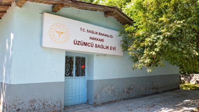 Hakkâri merkeze bağlı Üzümcü Köyü Dağaltı Mahallesi sakinleri, sağlık evinde