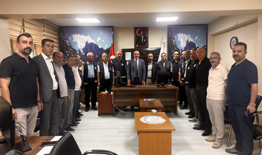KESK Şubeler Platformun’dan Zabıta Haftası Ziyareti Hakkâri KESK Şubeler Platformu, Zabıta Haftası dolayısıyla Hakkâri Belediyesi bünyesinde