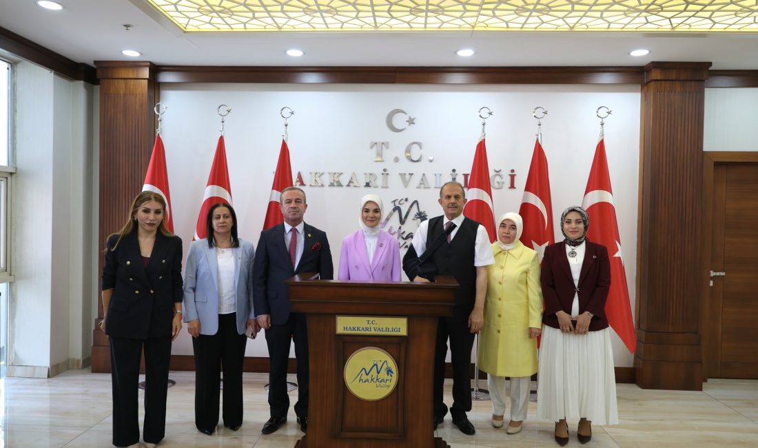 Bakan Mahinur Özdemir Göktaş Hakkâri’de Aile ve Sosyal Hizmetler Bakanı Mahinur Özdemir Göktaş, çeşitli temaslarda