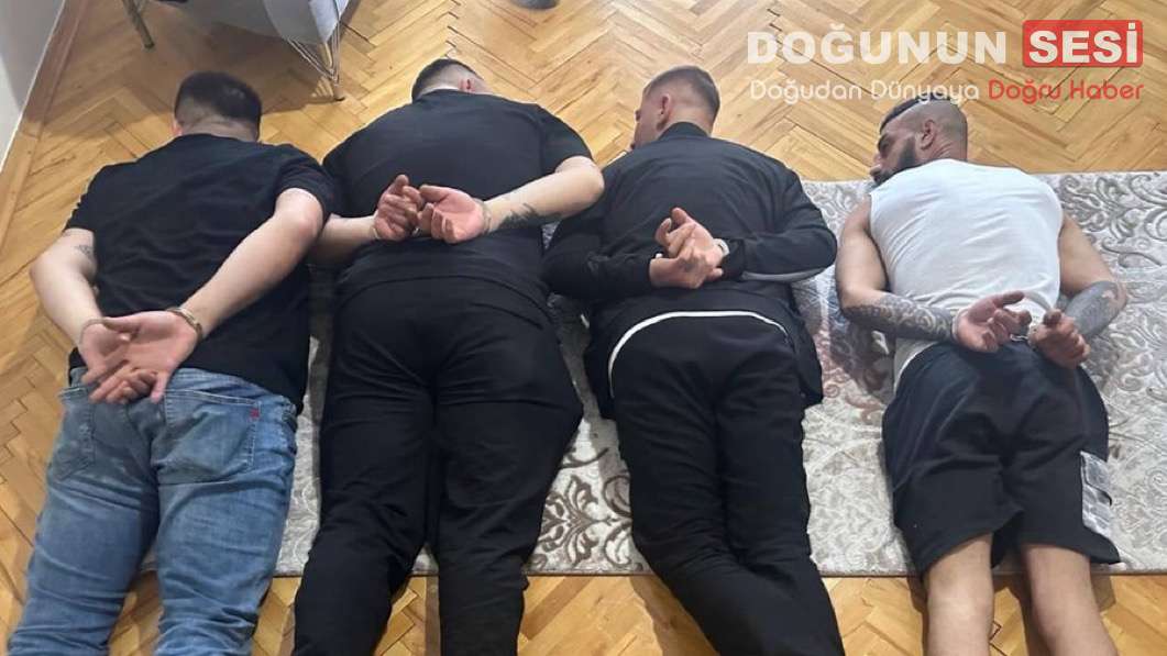 Ankara’da İki Suç Örgütüne Operasyon: 8 Şüpheli Tutuklandı Ankara’da bir pazar yerinde meydana gelen silahlı kavganın ardından başlatılan