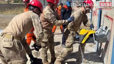 Hakkâri’de olası afetlere karşı hazırlık çalışmaları kapsamında Jandarma Arama Kurtarma