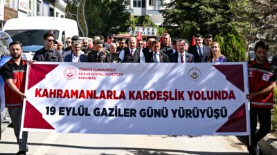 Hakkâri’de 19 Eylül Gaziler Günü’nün 105’inci yıl dönümü dolayısıyla “Kahramanlar