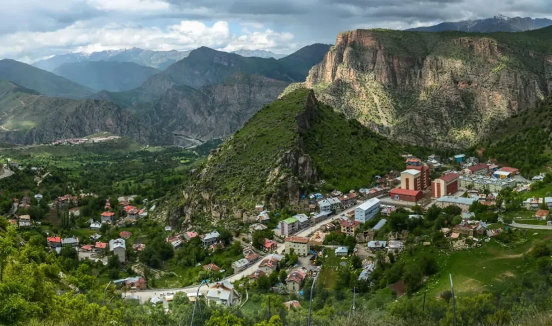Hakkâri’nin Çukurca ilçesine bağlı Güzeldere (Mınyanış) ile Çimenli (Mergan) köyleri
