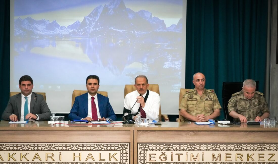 Hakkâri Valisi İbrahim Taşyapan başkanlığında gerçekleştirilen Okul Sağlığı ve Güvenliği