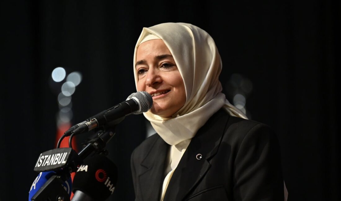 AK Parti Genel Sekreteri Eyyüp Kadir İnan, eski Aile ve