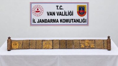 Van’da düzenlenen operasyonda, Tevrat olduğu değerlendirilen ve üzerinde İbranice yazılar